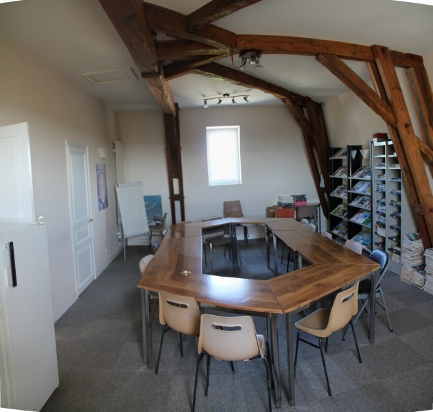 La salle de r&eacute;union du 2&egrave;me &eacute;tage apr&egrave;s r&eacute;alisation (Ph. G. B.)