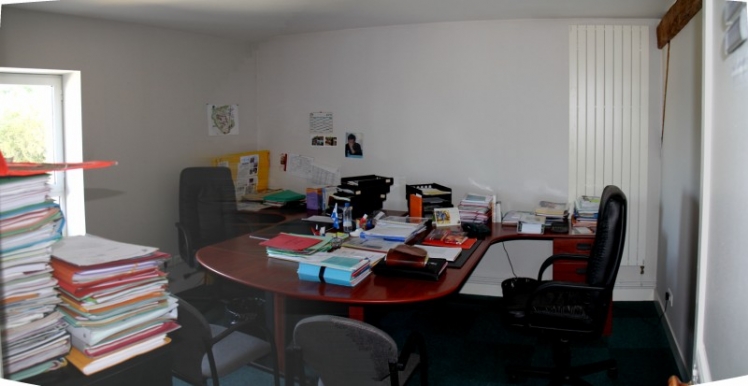 Un des bureaux des Adjoints apr&egrave;s r&eacute;alisation du 1er &eacute;tage (Ph. G. BRANCHUT)